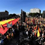 …llevando una bandera de 1.000 m2. RTVE