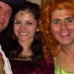 Monago, con su entonces novia y un amigo, en los carnavales de Tenerife. Fue la crisis sentimental peor gestionada del mundo.