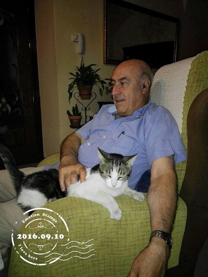 El autor, con Jimy, su gato