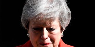 Theresa May el día de su dimisión. ¿Se elige a las mujeres en tiempos de crisis para que fracasen? RTVE