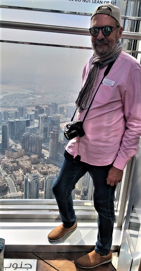 El autor, en lo alto del Burj Khalifa, el rascacielos más alto del mundo... todavía. PROPRONews