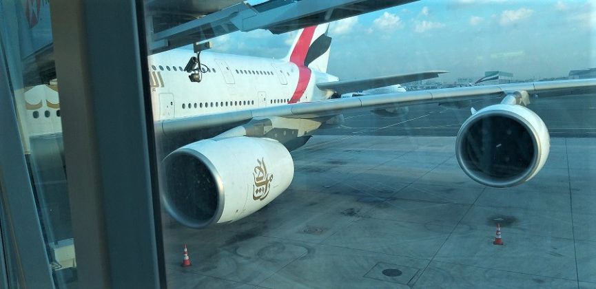 El Airbus 380-800 de Emirates, el mayor avión del mundo, listo para despegar. J.M. PAGADOR