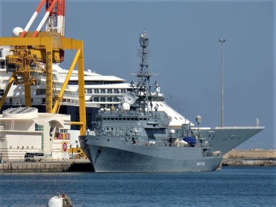 La presencia naval militar es muy discreta en la región. Aquí, el puerto de Mascate. J.M. PAGADOR