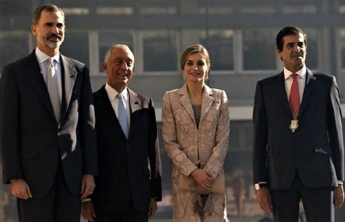 Los reyes, con el presidente de Portugal y el alcalde de Oporto, promotor de Iberolux. RTVE