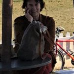 Rita Allendesalazar, al teléfono pero siempre vigilante para proteger a su amiguísima. PROPRONews