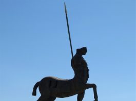 Centauro de Igor Mitoraj en el foro de Pompeya, un símbolo de cambio y avance. J.M. PAGADOR