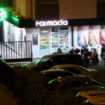 La farmacia de mi calle, fotografiada desde la terraza de casa por la noche. J.M. PAGADOR