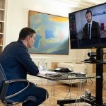 Pedro Sánchez y Pablo Casado, hablando por videoconferencia. RTVE