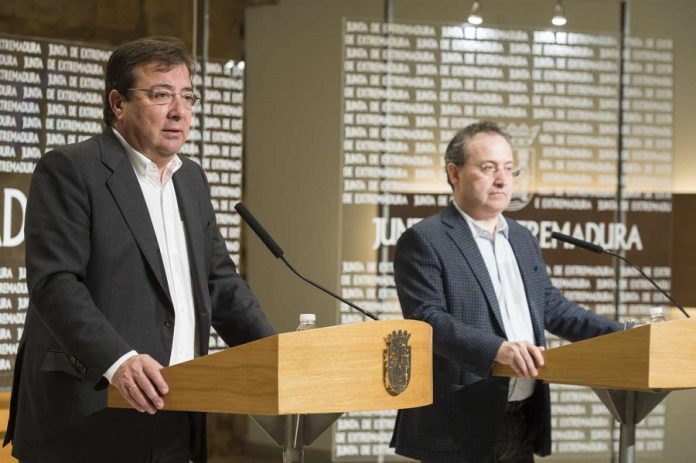 Fernández Vara y Jesús Cimarro. La Junta de Extremadura adjudicó a dedo al segundo el Festival de 2020, ahora en el aire. JUNTAEX