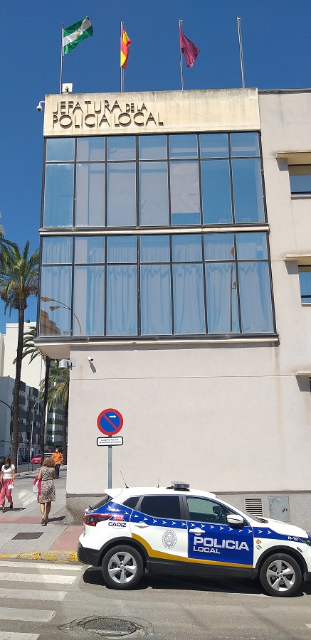 Sede central de la Policía Local de Cádiz, que el alcalde prácticamente no pisa nunca. PROPRONews