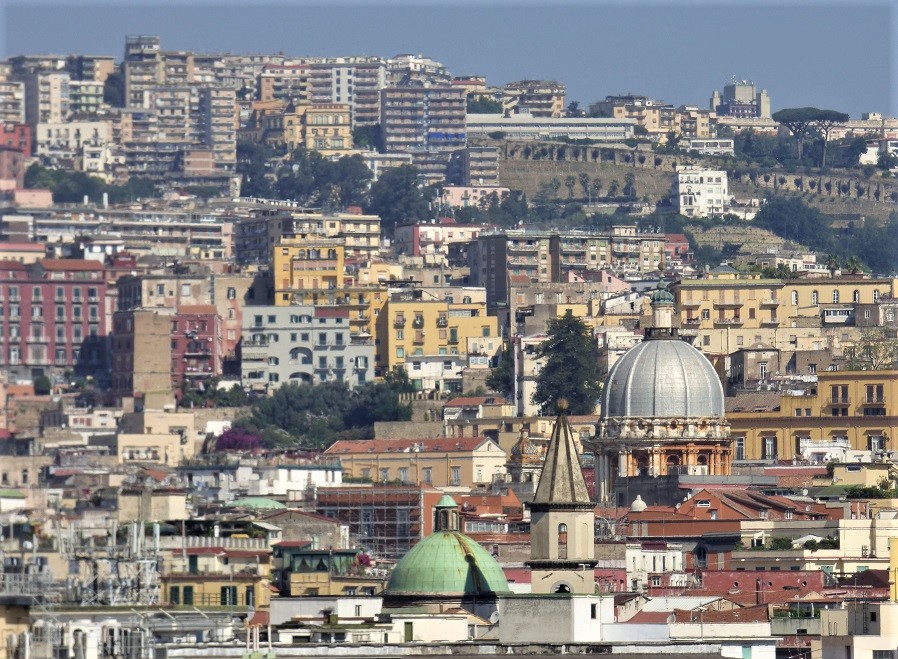 Vista parcial de Nápoles, donde reinó un rey español que protegió su patrimonio. J.M. PAGADOR