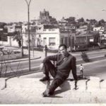 El padre del autor, Jesús Suárez García, en la azotea de su casa montevideana.