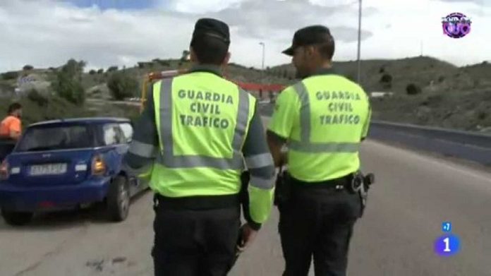 Los guardias civiles de Tráfico en la reserva pueden ser examinadores. RTVE
