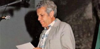 El poeta Manuel Pacheco, en una lectura literaria sin datar.