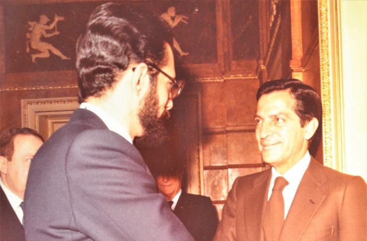 Larga trayectoria de un periodista experimentado. Aquí, con Adolfo Suárez, recién elegido presidente en La Moncloa. PROPRONews