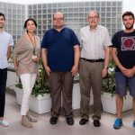 El menguado equipo que acaricia ya la vacuna anticovid española. El doctor Larraga, el director, es el segundo por la derecha.