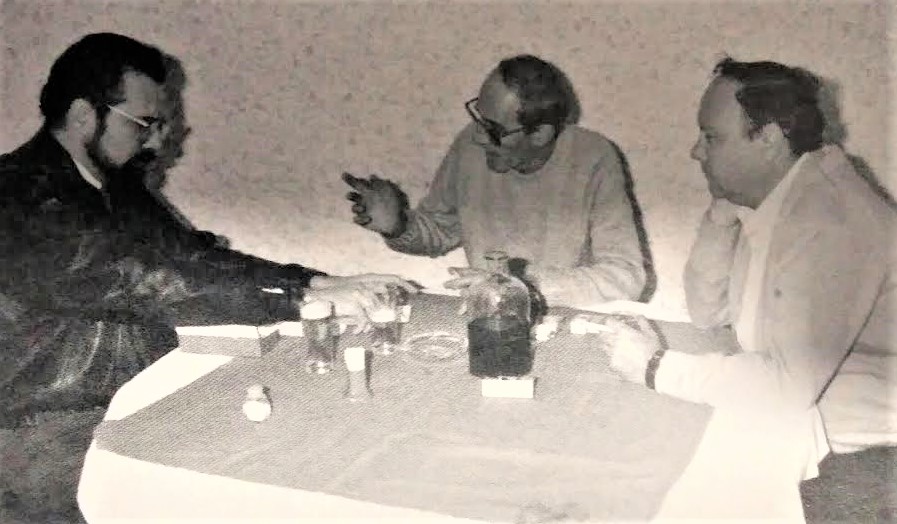 José Mª. Pagador, a la izquierda, en la primera reunión del nuevo Carnaval, en 1980, con Luis Poblador y Rafael R. Arbaizagoitia