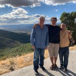 Morales, (c), con Jose Manuel Vilanova y Ekraj Giri, presidente y vicepresidente de la Fundación Lumbini.