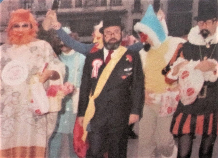Pagador designó a Juan Jose Poblador pregonero del primer Carnaval. ARCHIVO J.M. PAGADOR