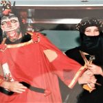 Villafaina y Diana C. Cortés, disfrazados del demonio y la tentación.