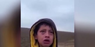El llanto de este niño abandonado entre México y EE.UU. es el símbolo mayor de la tragedia migratoria. RTVE