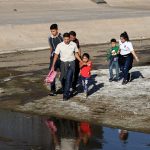 El penosísimo y muchas veces fracasado viaje de familias enteras. RTVE