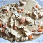 Blanqueta de pollo con champiñones y cebollitas glaseadas con espaguetis aglio-olio