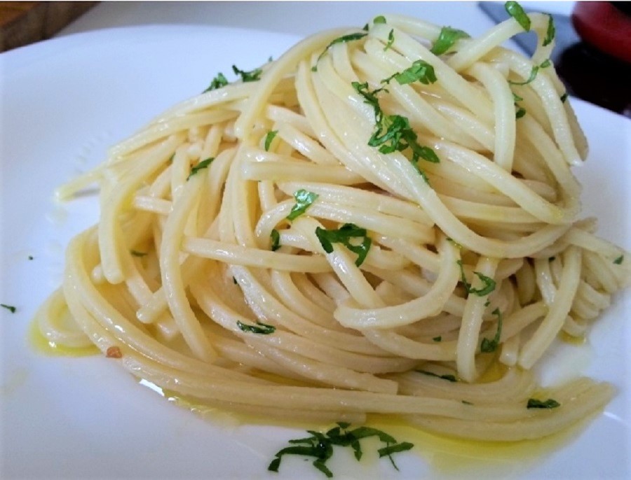 Espaguetis aglio-olio