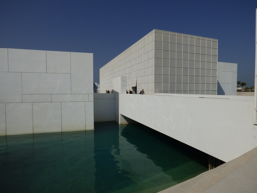 La arquitectura ha de tender a la simplicidad y el minimalismo. Museo del Louvre de Abu Dabi. J.M. PAGADOR