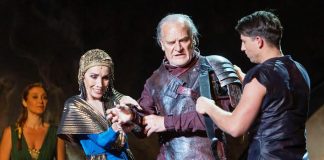 Dos grandes actores, Ana Belén y LLuis Homar, en 'Antonio y Cleopatra', espectáculo triunfador. JUNTAEX