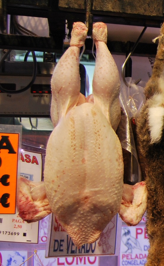 Pollo de campo en un mercado de Sevilla. PROPRONews