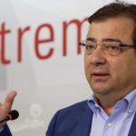 El presidente extremeño desmiente un movimiento de barones críticos contra Pedro Sánchez. RTVE