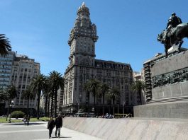 Montevideo. Uruguay, como otros países suramericanos, acogieron generosamente a incontables emigrantes españoles. RTVE