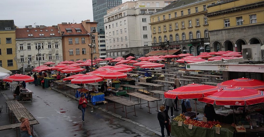 Plaza del Mercado en día de lluvia.
