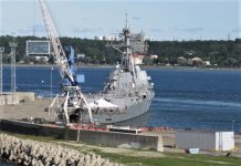 Buque de guerra norteamericano en el puerto de Tallin, Estonia. Las repúblicas bálticas pertenecen a la OTAN desde 2004. J.M. PAGADOR