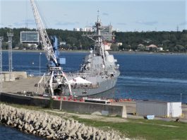 Buque de guerra norteamericano en el puerto de Tallin, Estonia. Las repúblicas bálticas pertenecen a la OTAN desde 2004. J.M. PAGADOR