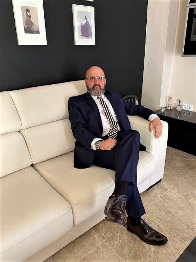 Francisco Calle Bautista, aquí en su despacho, es uno de los abogados más reconocidos de Andalucía. PROPRONews