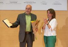 Juan Serna y un premio muy merecido Juan Serna recibió el Premio de manos de la vicepresidenta del Gobierno y ministra Teresa Ribera.