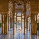 El palacio y el patio de los Leones fue una de las obras culmen de la Alhambra, mandados construir por Muhammad V. WIKIPEDIA