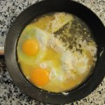 Los huevos se pueden escalfar en el propio caldo de la sopa, o en la cazuela con todo. PROPRONews