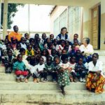 Con los niños de su amado Mozambique.
