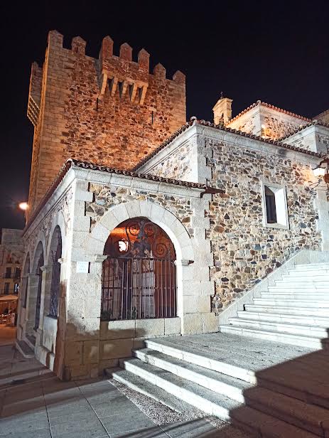 Torre almohade (siglo XII) de Abu Yacub de Cáceres reformada en el siglo XIV. Alejo Hernández