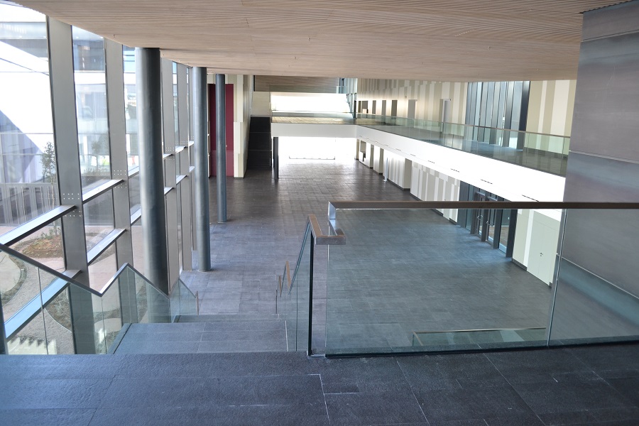 Espacio del Edificio Siglo XXI que acoge la exposición del periodista. ARCHIVO J.M. PAGADOR