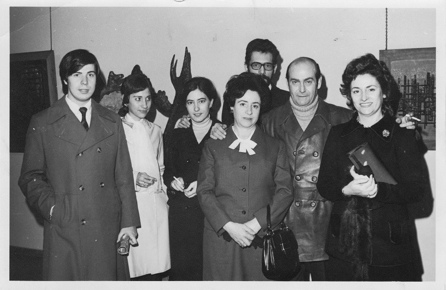 José María Pagador, con su primera esposa y amigos, en la inauguración de la exposición de Lencero en Madrid en 1971. ARCHIVO J.M. PAGADOR