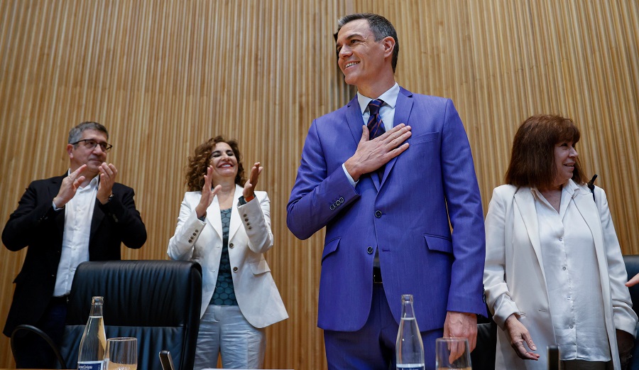 Sánchez acogió las ovaciones como si hubiese ganado las elecciones. RTVE