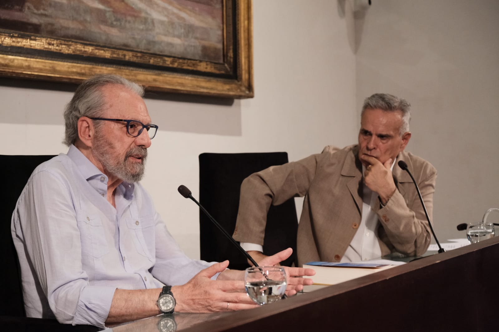José María Pagador en el acto, con el presentador del mismo, el periodista Cristóbal Cervantes. FJML