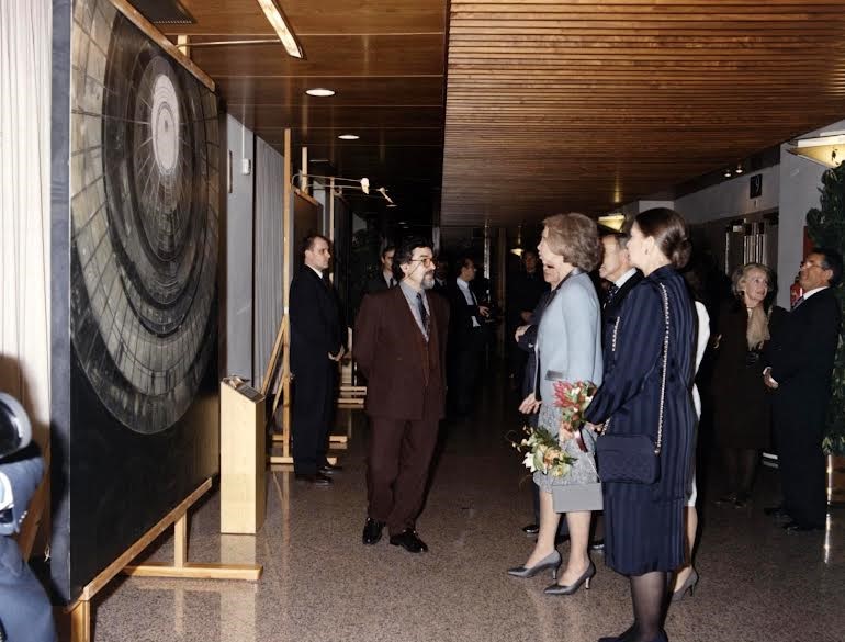 Con varios miembros de la familia real, ante su obra ganadora en una entrega de Premios BMW de pintura.