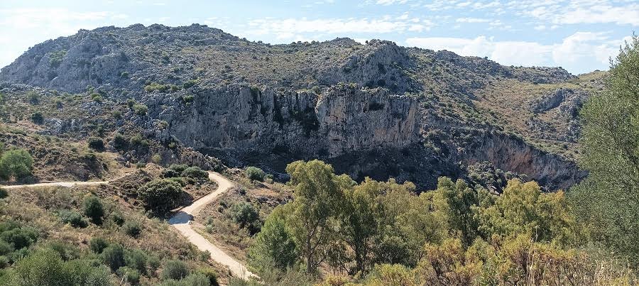 Entrada de la cueva del Hundidero, Cádiz (A. Jordán-Imaggeo).