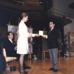 La infanta Elena le entrega la Medalla de Honor del XI Premio BMW. 1996.