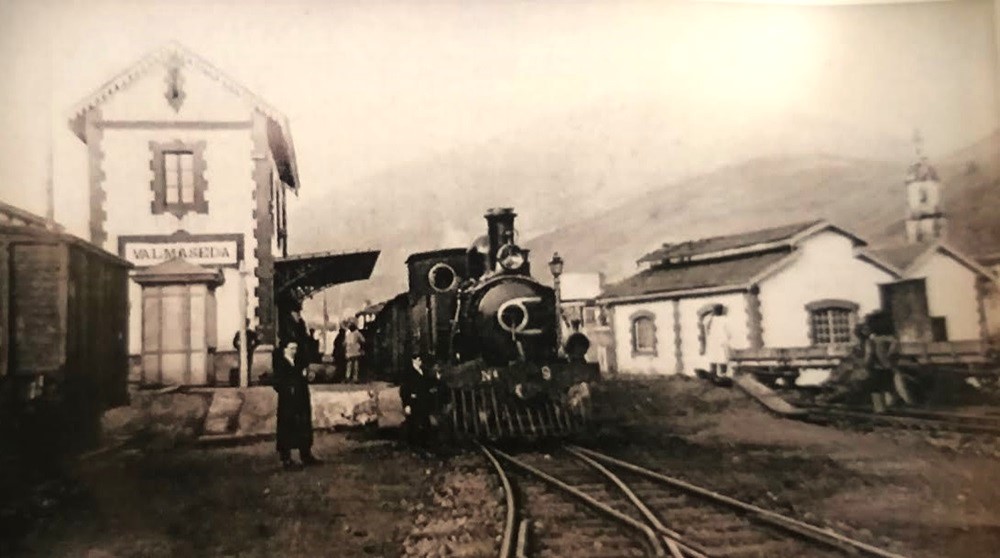 El tren de La Robla en la estación de Balmaseda, en una imagen del primer tercio del siglo XX.